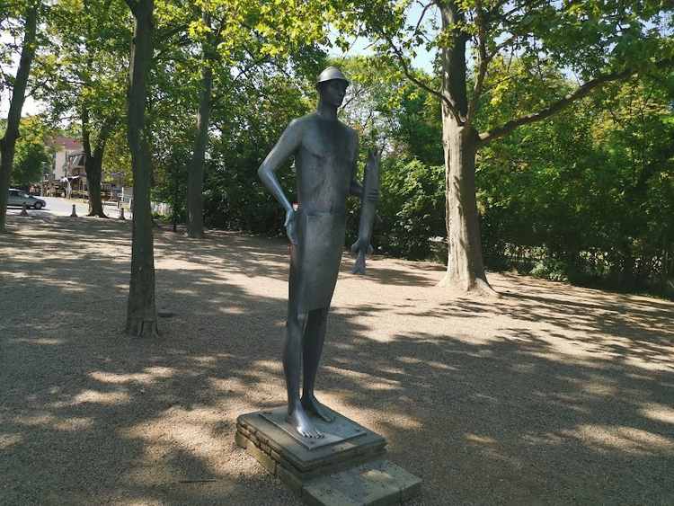 Balatonföldvár halászfiú szobra