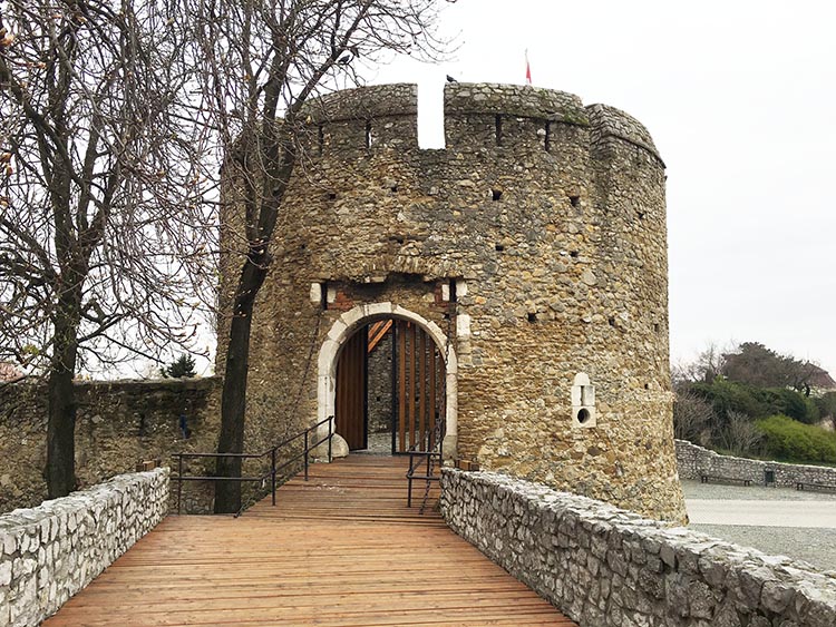 barbakan bastya pecs1