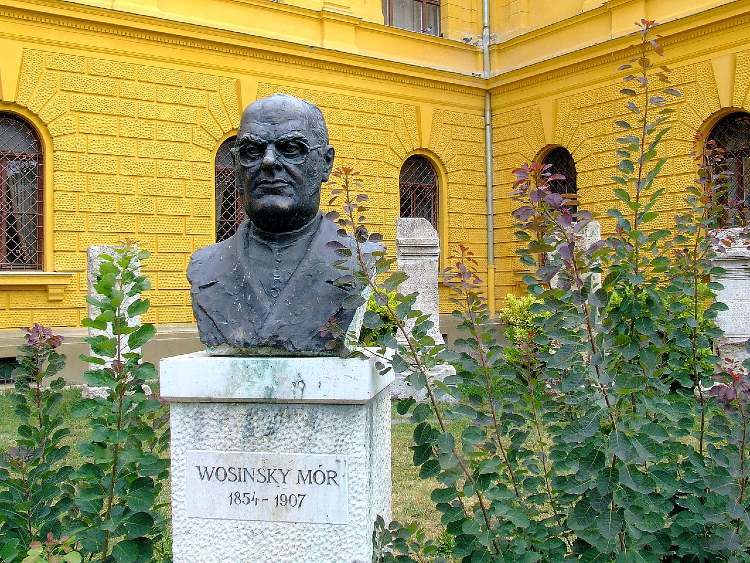 mo szekszard wosinszky mellszobra