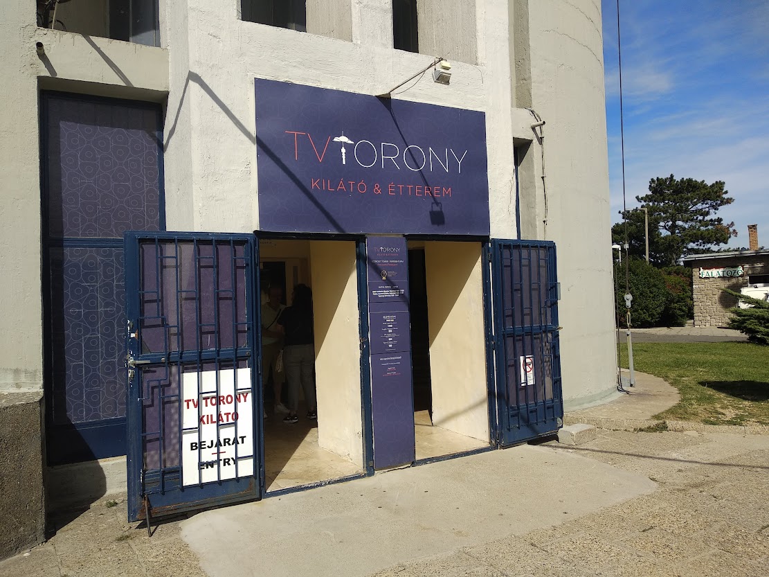pécs tv torony bejárata
