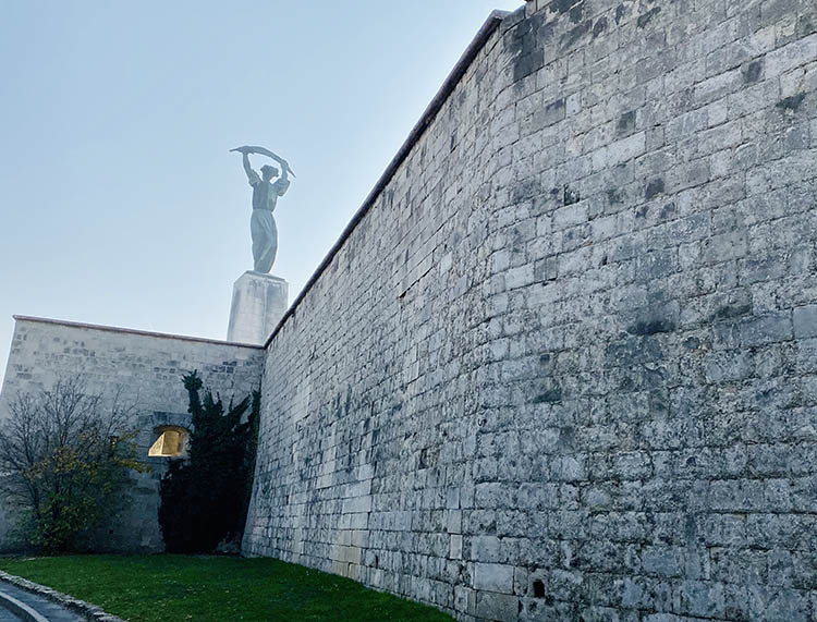 szabadsag szobor budapest 01