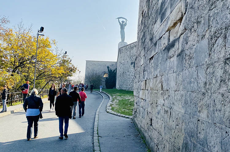 szabadsag szobor budapest 02