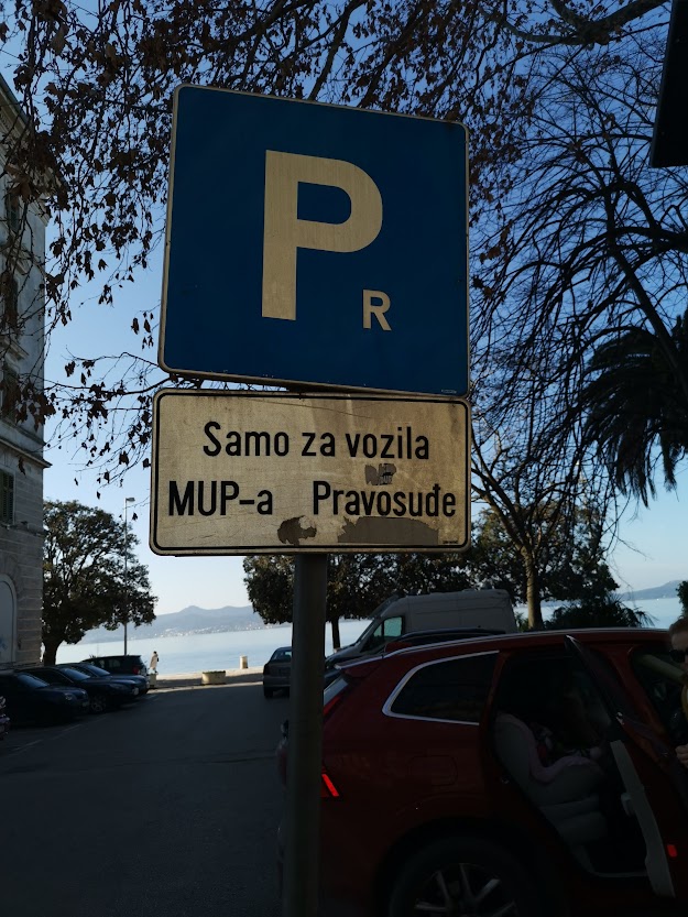 parkolási tábla zadarban
